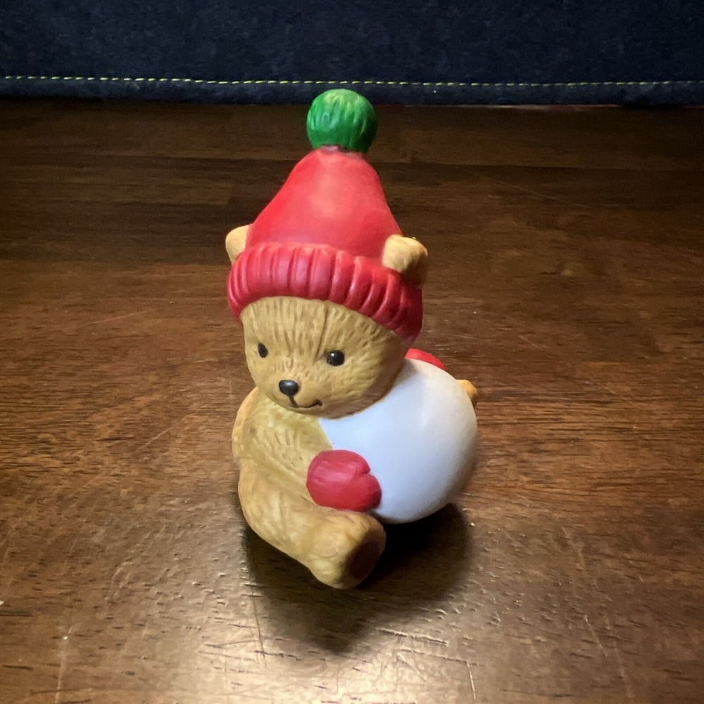 VINTAGE 1984 CERAMIC SANTA BEAR MAKING SNOWMAN VILLAGE FIGURE 3"